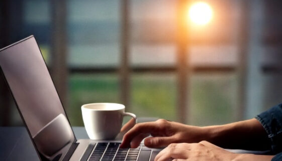 starting to content writing on laptop (1)
